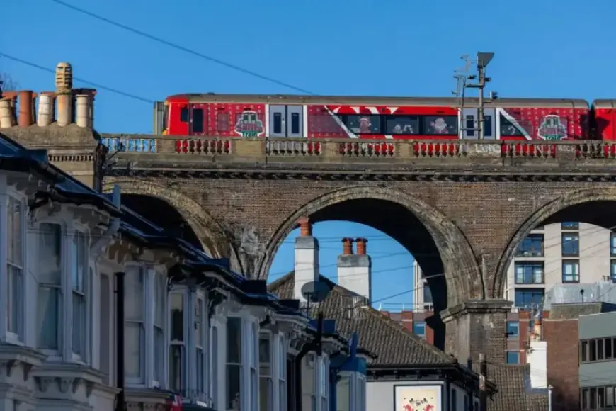 UK House Prices Stall Amid Decade-High Buyer Options