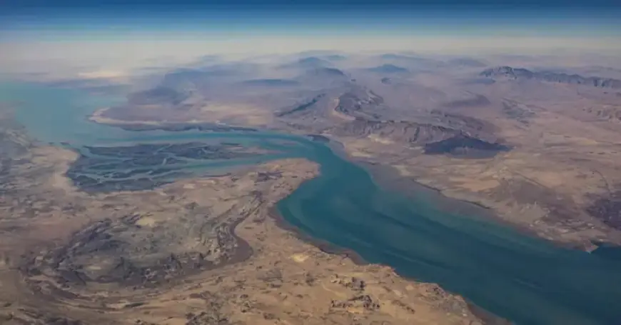 Iran Conducts Military Drills in Strait of Hormuz After Trump’s Threats