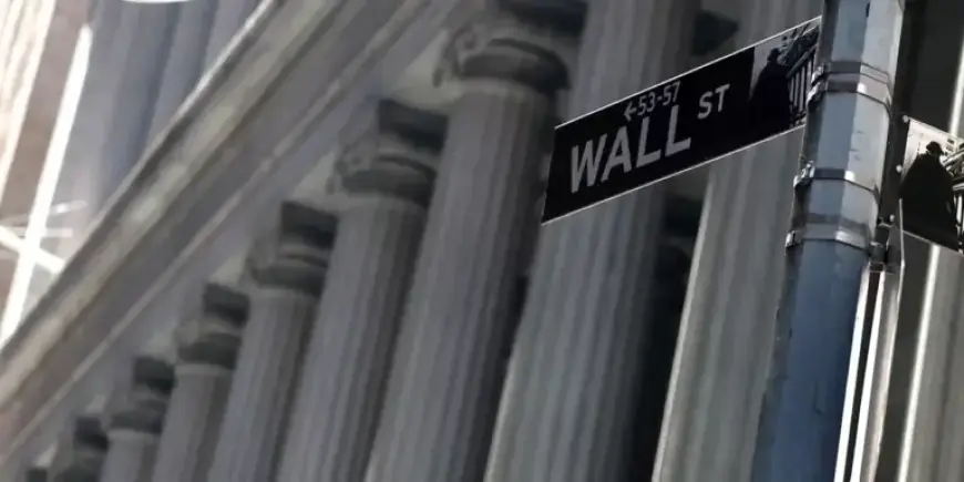 U.S. Stock Futures Dive Amid Continued Tech Selloff