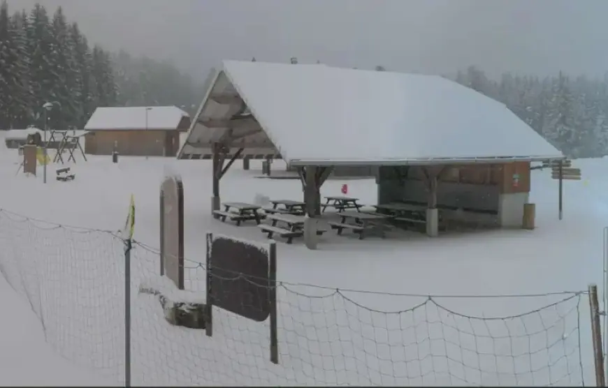 Heavy Snowfall Blankets Ain; More Expected in Coming Days