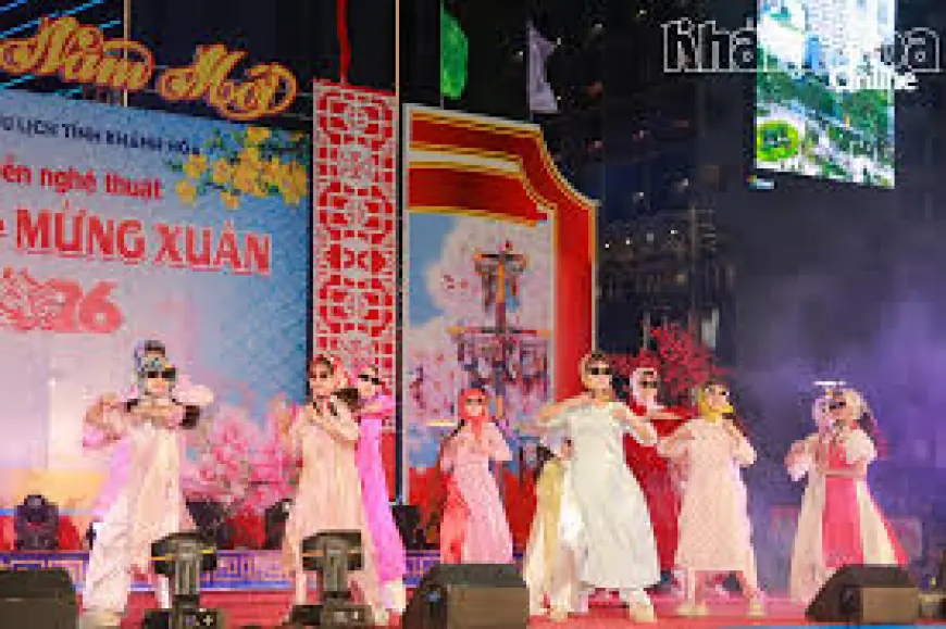 Roku shifts strategy as streaming ad market tightens, warns on near-term revenue outlook