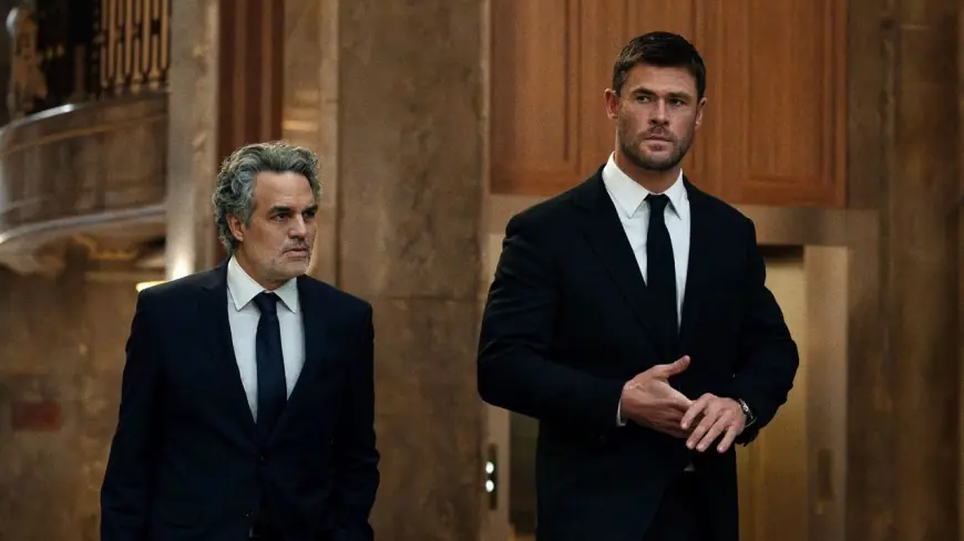 crime 101 Review: An Enjoyably Moody Exercise in Michael Mann Lite