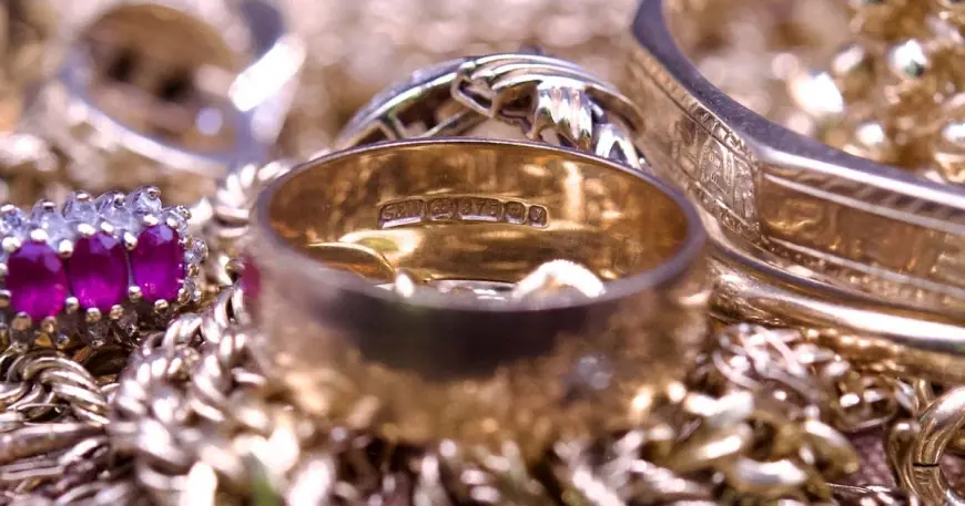 Gold Price Today: 9ct Gold Holds Near Spot as 9 Carat Scrap Rate Stands at £39.71/g