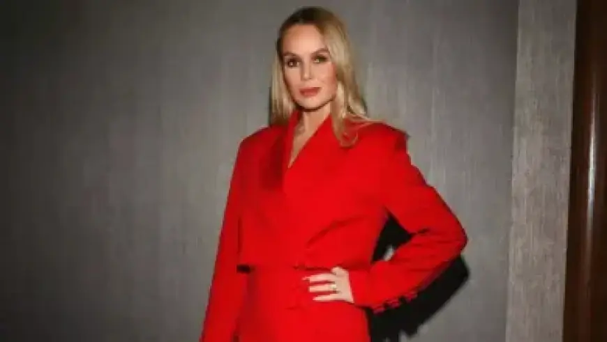 Selena Gomez Brings Back Vintage Jeans Trend Amid Slim Denim Era