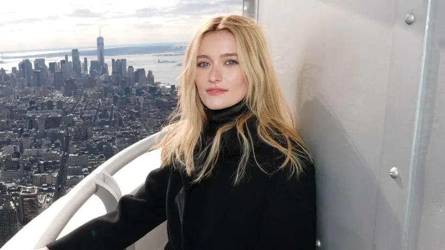 Love Story Fx Scores Praise for Costumes as Sarah Pidgeon Details Transformation