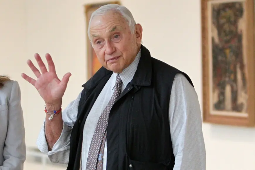 Les Wexner Tells Lawmakers He Was 'Naive' and 'Conned' by Epstein as Deposition Reveals Tensions and New Questions
