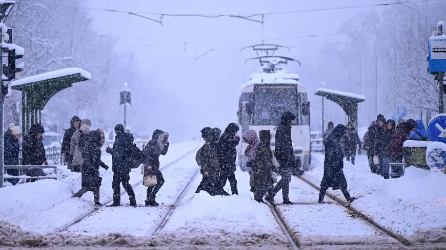 Flights To Bucharest Disrupted as Severe Blizzard Grounds Air Traffic and Shuts Roads