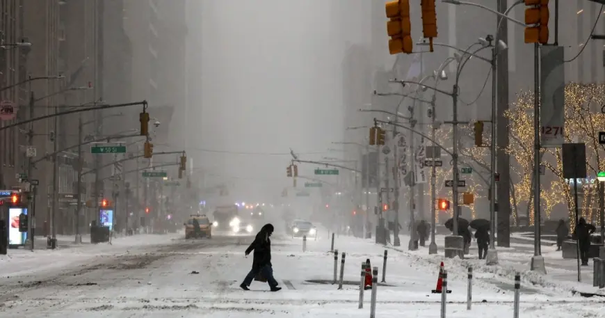 New York Weather: City Under Blizzard Warning as East Coast Braces for Bomb Cyclone