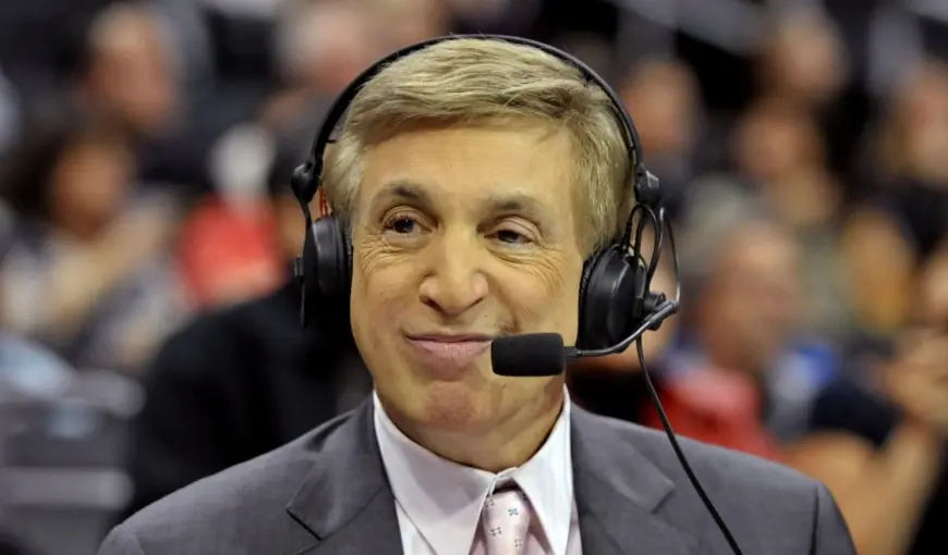 Mike Tirico Credits Marv Albert With Shaping a Generation of NBA Announcers
