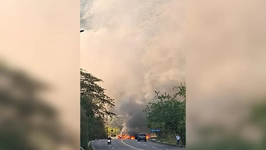 Puerto Vallarta faces morning traffic disruption as burned vehicles and puncture devices spread across key avenues — who is affected first