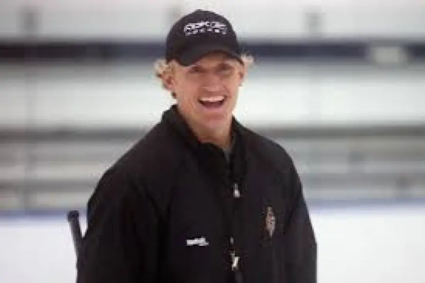 Do Coaches Get Medals In The Olympics? Photo of U.S. Women’s Hockey Coach Holding Gold Reignites Question