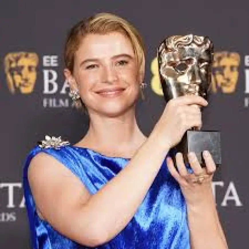 Jessie Buckley makes Bafta history with best actress win