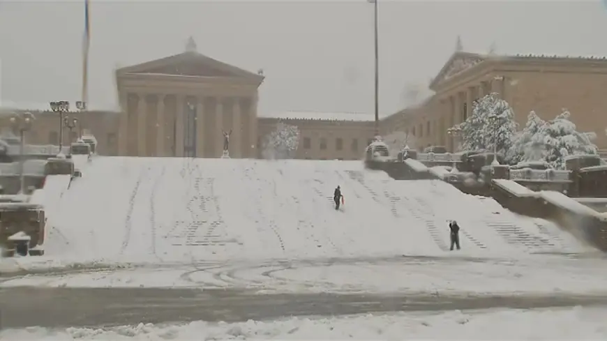 Septa and Philly brace as nor'easter brings blizzard-like snow and travel bans