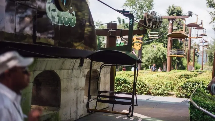 Guadalajara zoo turned emergency refuge as 1,000 travelers and 40 Nayarit children remain sheltered; who is feeling the impact