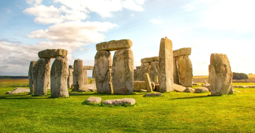 Stonehenge: The Mystery of Its Moved Stones Finally Finds an Explanation — Mineral fingerprints shift the debate away from glacial delivery