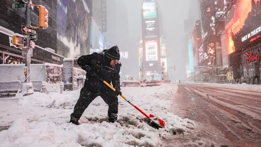 Nyc Weather Forecast Snow Storm: Near-impossible travel grounds flights, cuts power and shuts schools across the north-east