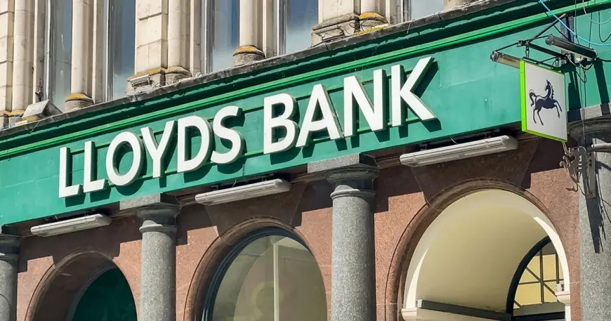 Lloyds Bank Cheque Deposit ends at Post Office as group rolls out 95-branch closure plan