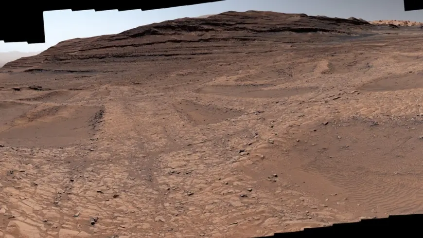 Curiosity Surveys the Boxwork Region as curiosity Captures Panorama