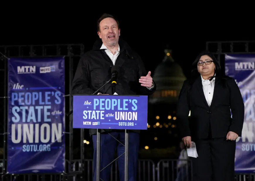 People's State Of The Union Draws More Than Two Dozen Democrats, Hundreds to National Mall