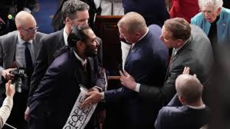 Al Green escorted out of House chamber during State of the Union after protest