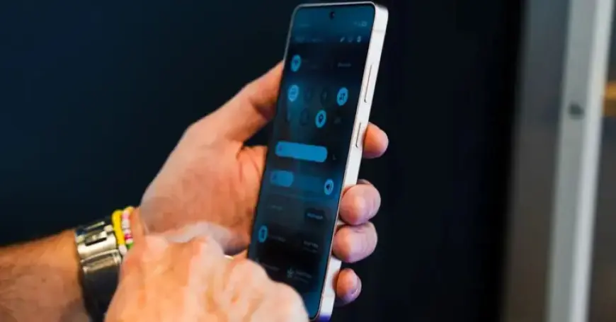 Samsung Galaxy S26: New Feature Shields Screens from Onlookers