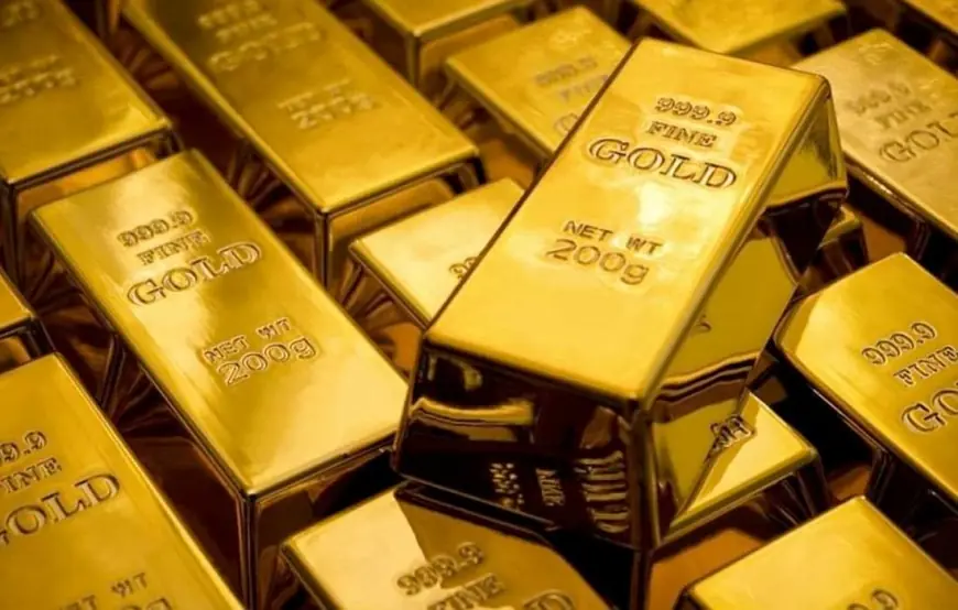 Gold Price Today: Gold Futures Hold Near Record Territory as Traders Weigh Rates, Dollar, and Risk