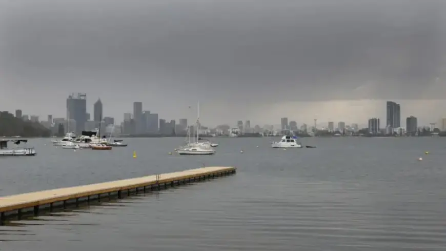 Forecasters Misjudge Perth Thunderstorm, Causing Public Confusion