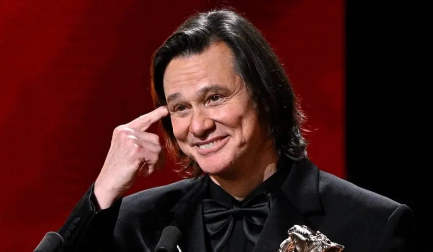 Jim Carrey Stuns Paris With Emotional César Award Speech, New Look, and Girlfriend Reveal
