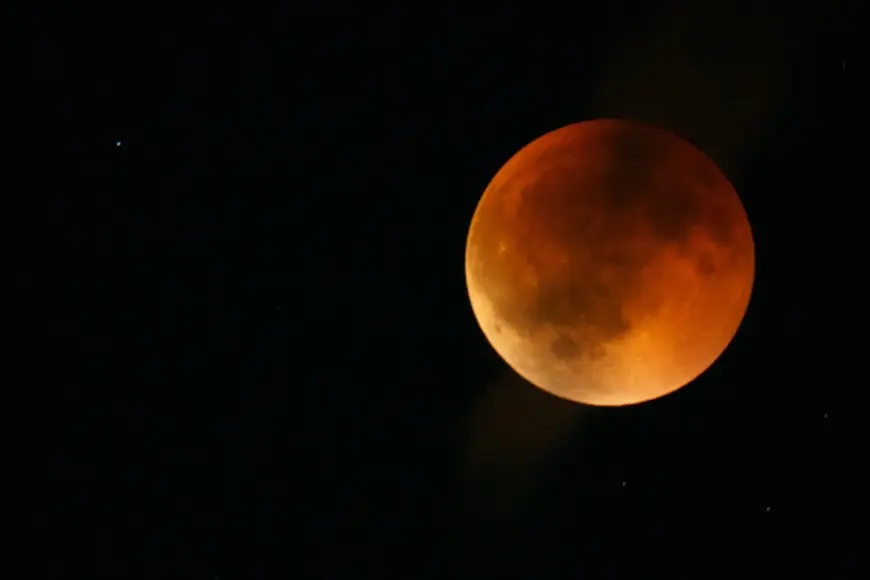 Total Lunar Eclipse Blood Moon: When and How to Watch the Red Moon in 2026