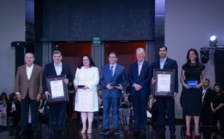 Javier Reyes: liderazgo latino que impacta a la educación superior y recibe el Premio Trayectoria EXATEC 2026