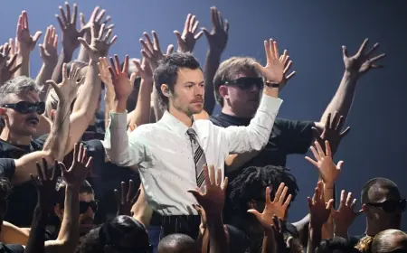 Rosalia Shows Opera Range and a Feathery Red‑Carpet Look at the BRIT Awards