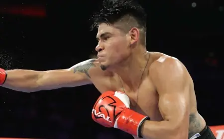 Vaquero Navarrete Faces Eduardo Nunez in Super Featherweight Unification Showdown in Glendale