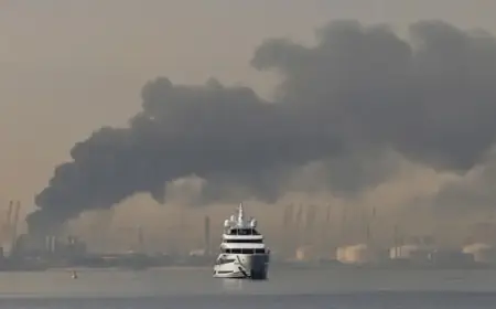 Thousands Honor Ali Khamenei in Central Tehran Gathering