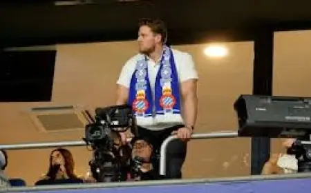 Elche C. F. - Rcd Espanyol: González optimistic as lineups warm up at Martínez Valero