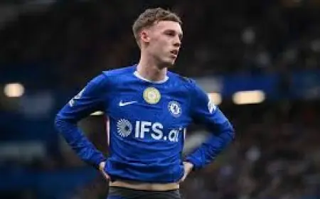Cole Palmer Urged to Weigh Chelsea Future as Manchester United Links Intensify