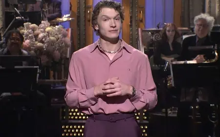 Connor Storrie’s “Saturday Night Live” debut turns into a hockey-fueled breakout moment