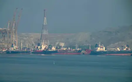 Iran Conflict Spurs 10% Oil Surge, Analysts Warn Prices May Hit $100