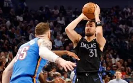 Klay Thompson exits with right adductor contusion, listed doubtful for Friday