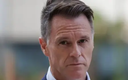 Premier Announces Departure Plan from Parliament