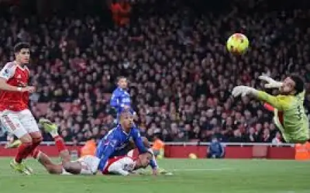 Arsenal Vs Chelsea: Set-Piece Brilliance and Pedro Neto Red Card Define a Tense 2-1 Victory