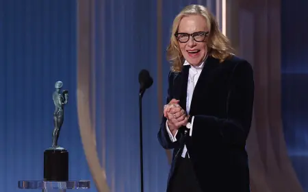 Amy Madigan Wins Actor Award for Supporting Actress, Performs Iconic 'Weapons' Run on Stage