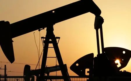 Crude Oil Price Shock: Shipping attacks raise inflation risk and force a market reset