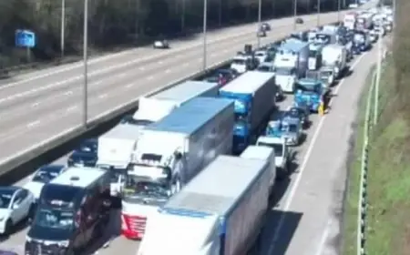 M25 Traffic and wider Surrey disruption after police safety incident and car meet dispersal order
