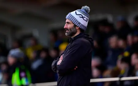 Neil Warnock returns to Torquay at 77 — immediate lift for players, fresh pressure on promotion push