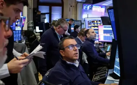 Tech Gains Counter Middle East Fears, Keeping S&P 500 Stable