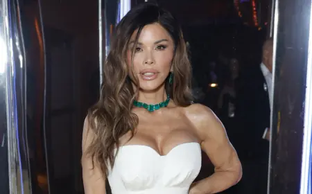 Met Gala Breaks Its No-Entourage Rule for Jeff Bezos, Spotlight Shifts to Lauren Sanchez