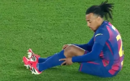 Jules Koundé forced off after ten minutes in Copa semifinal as Barça face fresh defensive setbacks