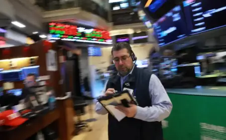 Asian Tech Stocks Tumble Amid Oil Shock Fears; European Selloff Eases