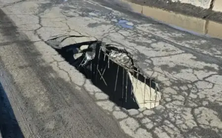 Massive Sinkhole Opens on Châteauguay’s Sauvagine Bridge