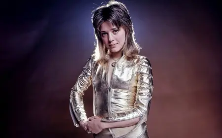 Suzi Quatro Says She Nearly Broke Alice Cooper’s Nose on 1975 Tour